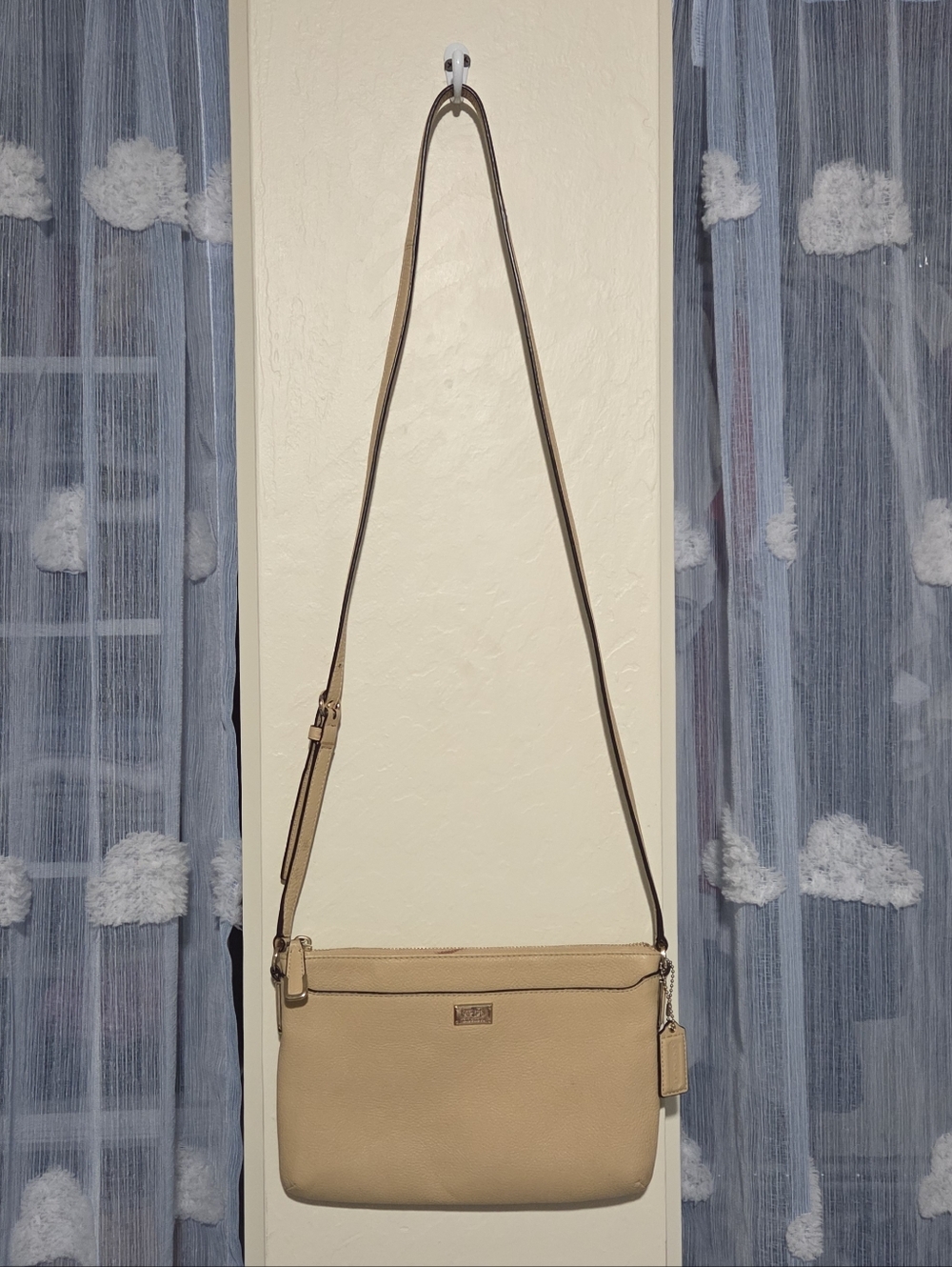 Coach Madison Leather East West Swingpack in Tan